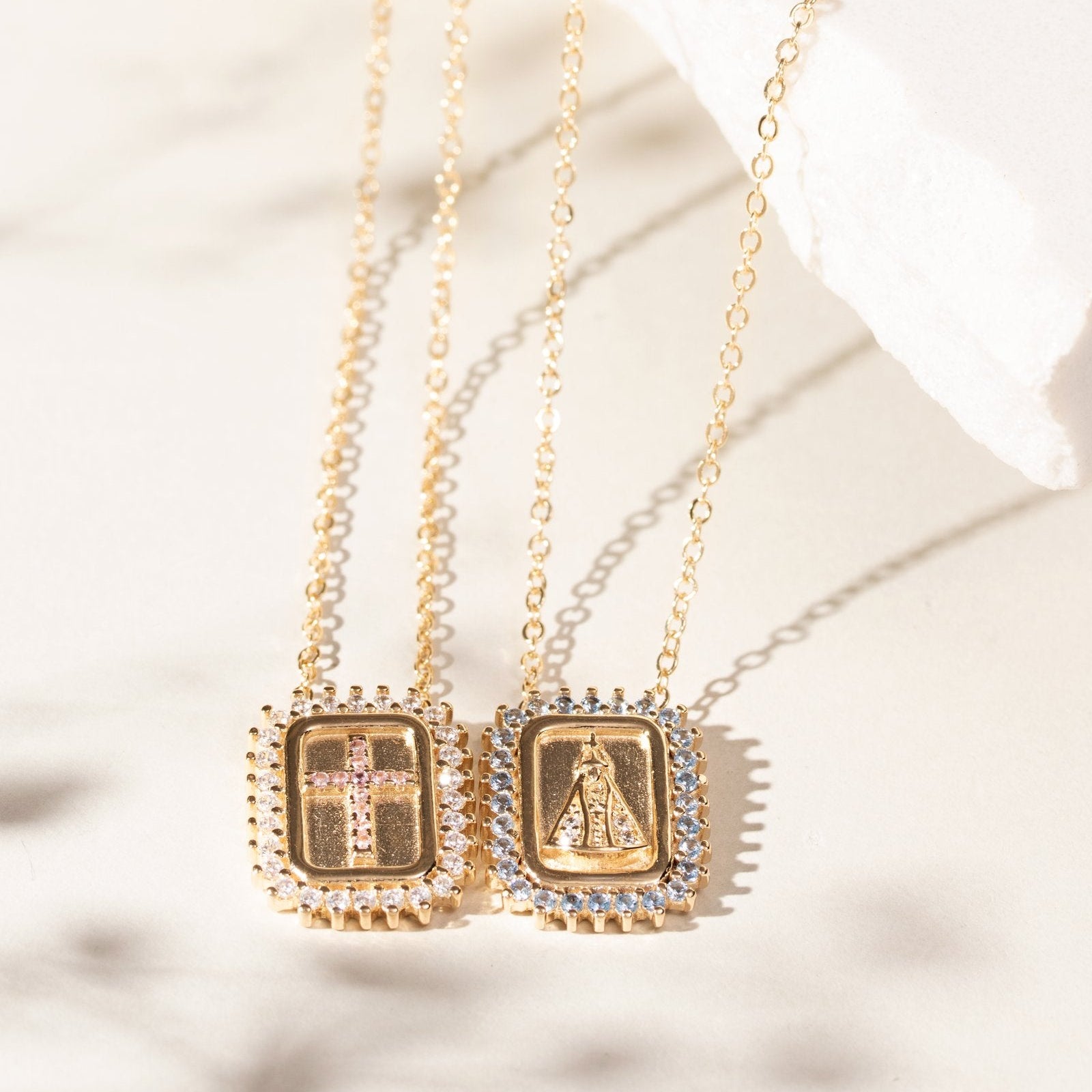 Scapular zirconia necklace