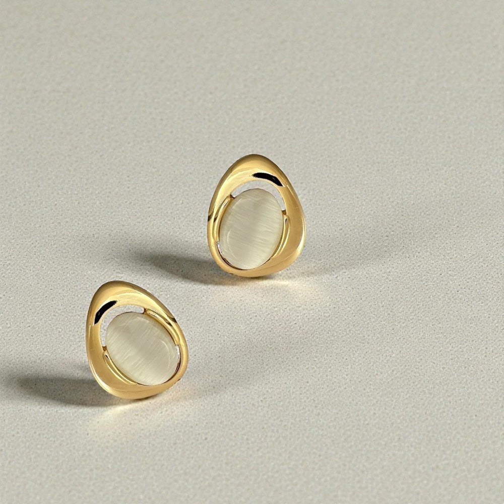 Cat’s eye stud earrings