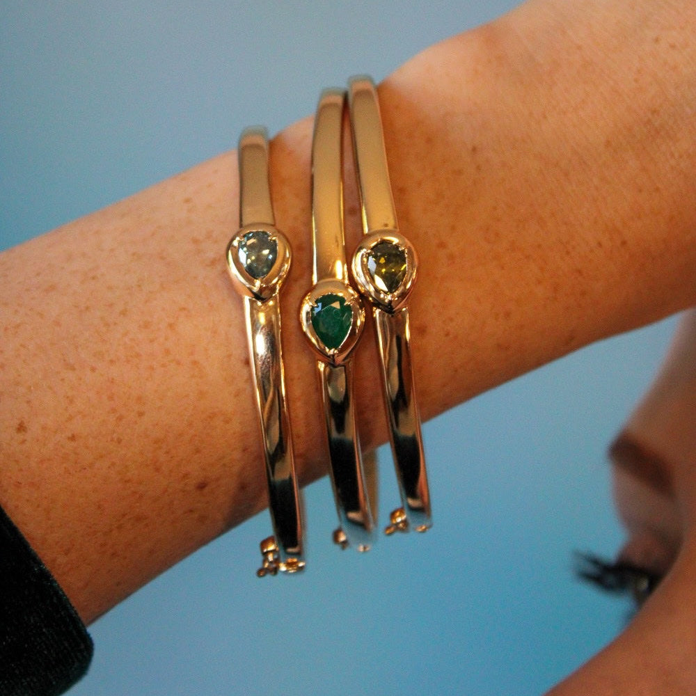 Birthstones bangle. Peridot August birthstone bangle