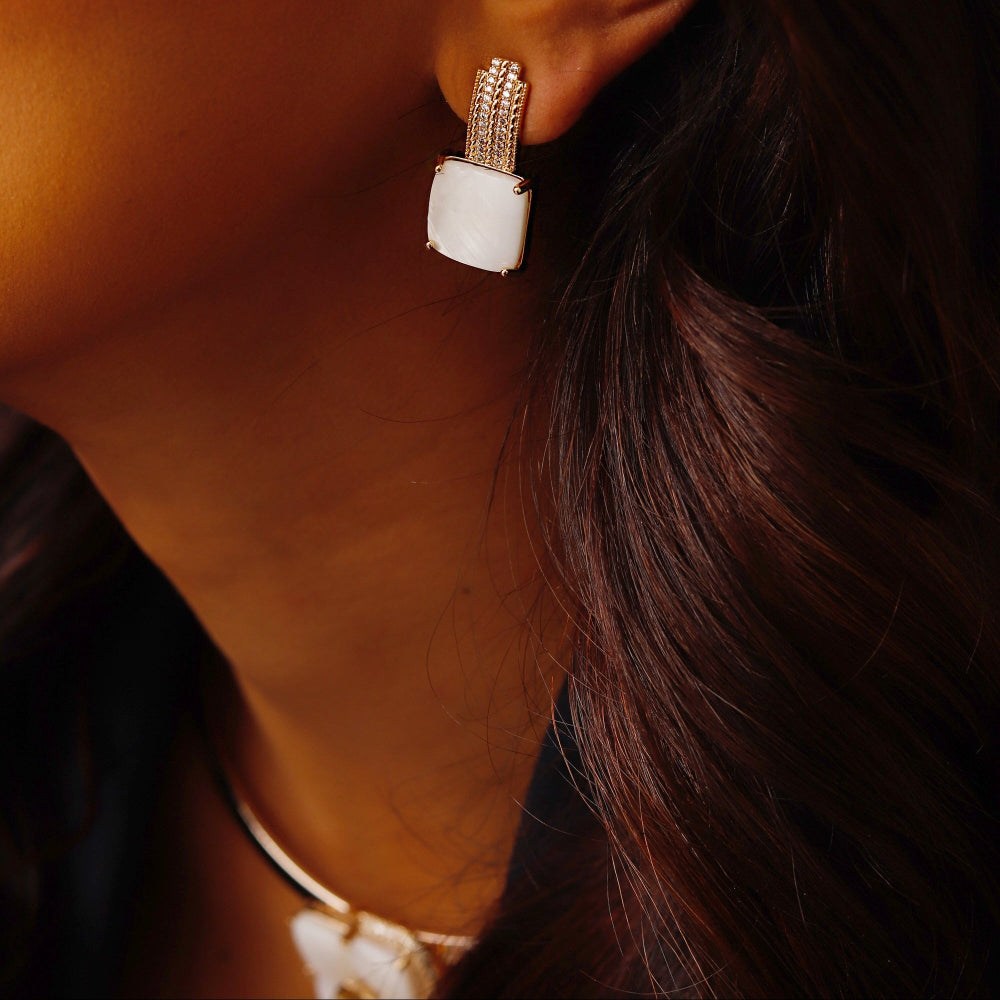 Minimalist Mother of Pearl Square Set for Women