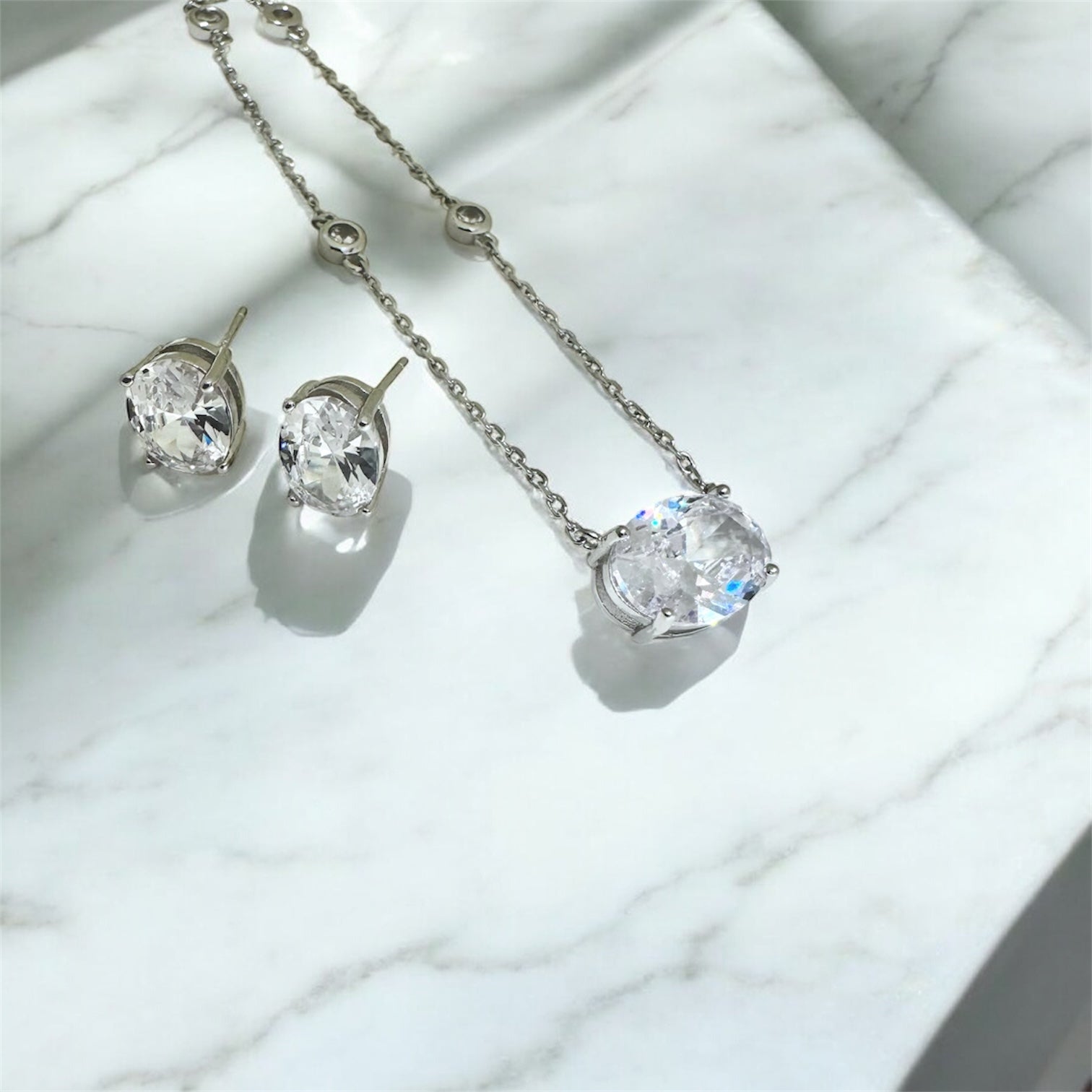 Minimalist Oval Cubic Zirconia Set