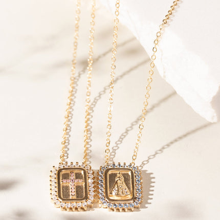 Scapular zirconia necklace