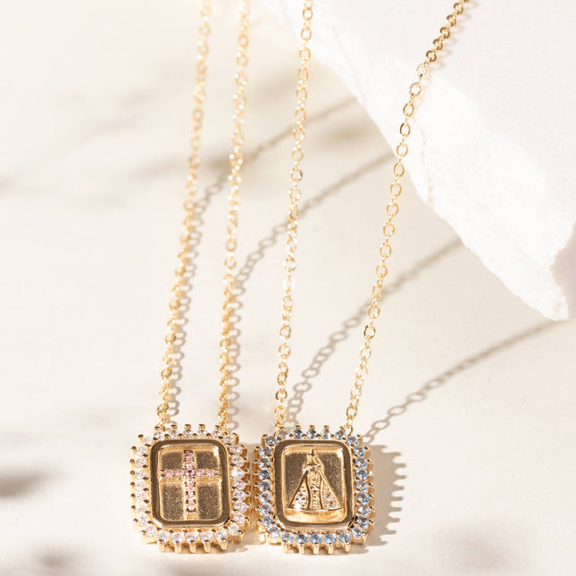 Scapular zirconia necklace